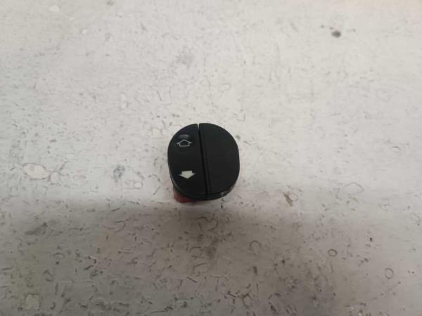 BOUTON LEVE VITRE FORD - Vue 1